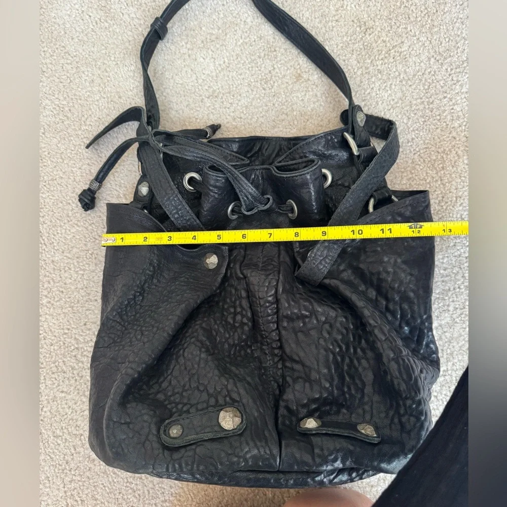 Tylie Malibu black pebbled leather shoulder hobo bag - Picture 12 of 16